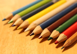 水彩色鉛筆がわりに普通の色鉛筆を使うとまるでクレヨンの書き味