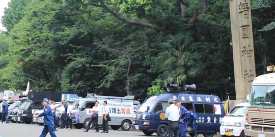 靖国神社の街宣車