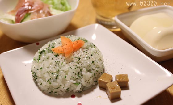 ジェノベーゼみたいなニンジン葉ソースで和食にも合う簡単混ぜご飯